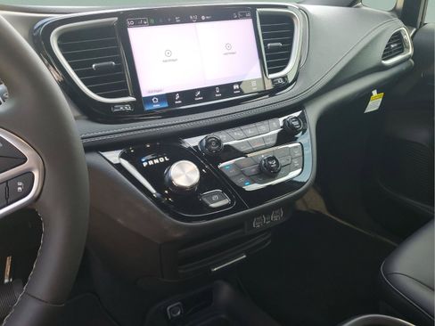 Used 2025 Chrysler Pacifica Select FWD image 23