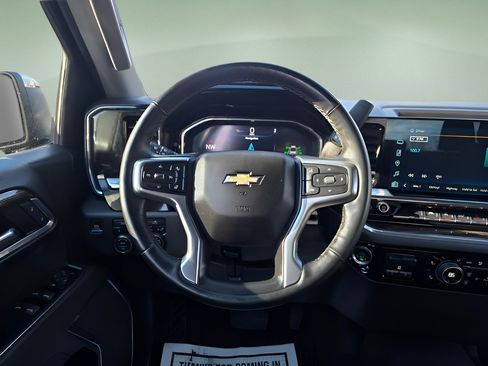 Used 2025 Chevrolet Silverado 1500 LT AWD/4WD image 16