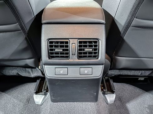 Used 2017 Subaru Legacy 2.5i Limited image 32