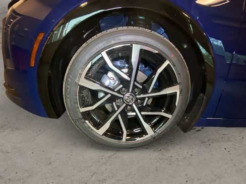 New 2025 Toyota Prius Plug-In Hybrid image 14