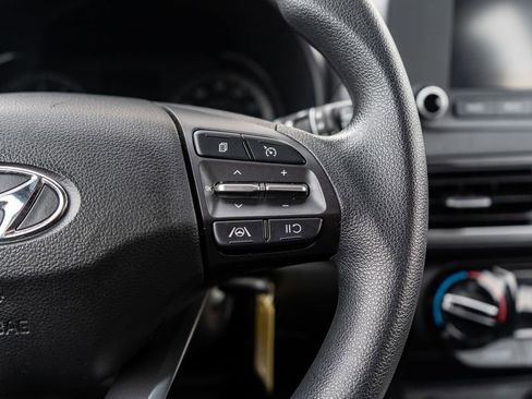 Used 2022 Hyundai Kona SE image 23