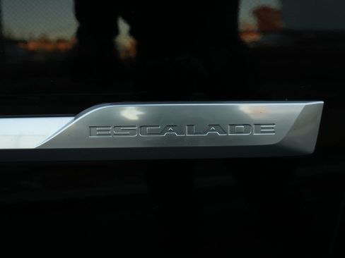 Used 2020 Cadillac Escalade ESV 4WD image 7