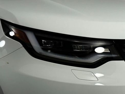 New 2025 Land Rover Discovery Dynamic SE image 15