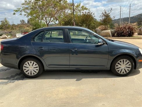 Used 2010 Volkswagen Jetta S FWD image 5