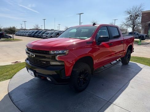 Used 2021 Chevrolet Silverado 1500 LT Trail Boss w/ Convenience Package II image 3
