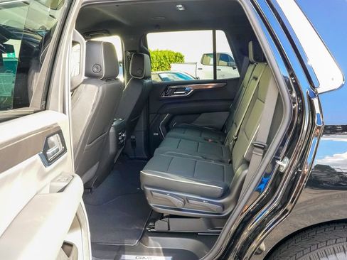 New 2026 GMC Yukon Elevation image 12