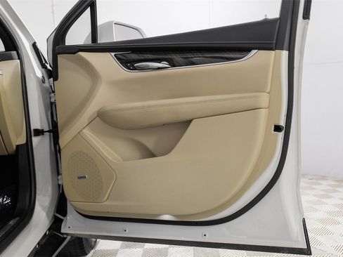 Used 2017 Cadillac XT5 FWD w/ LPO, Wheel Lock Package image 46