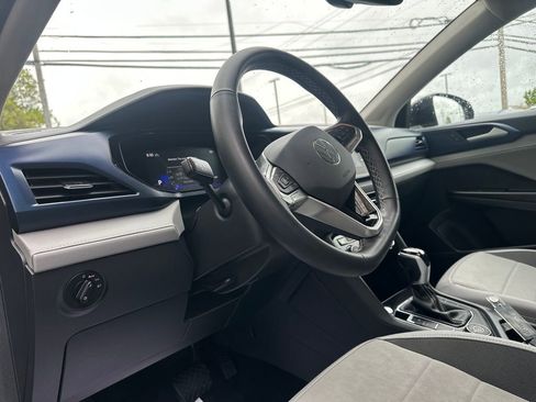 Used 2024 Volkswagen Taos SE AWD/4WD image 6