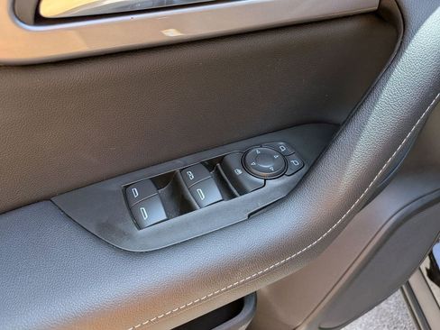 Used 2025 Chevrolet Blazer LT FWD image 11