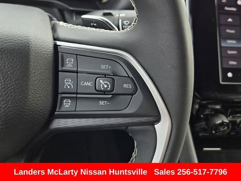 Used 2023 Jeep Grand Cherokee Laredo image 25