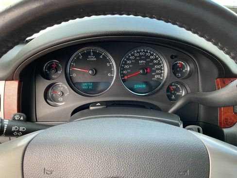 Used 2011 GMC Yukon XL SLT image 23