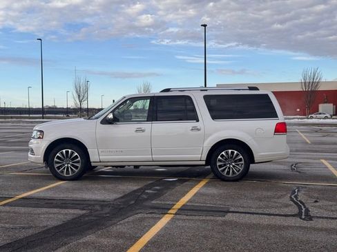 Used 2015 Lincoln Navigator L 4WD image 39