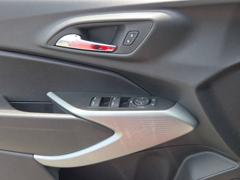 New 2026 Chevrolet Trax RS w/ Sunroof Package FWD image 26