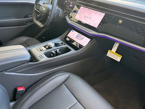 New 2025 Jeep Wagoneer S Limited AWD/4WD image 17