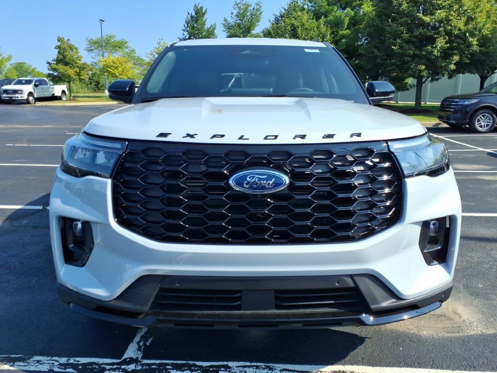 Used 2026 Ford Explorer ST-Line AWD/4WD image 2