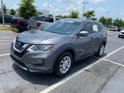 Used 2018 Nissan Rogue S FWD image 3