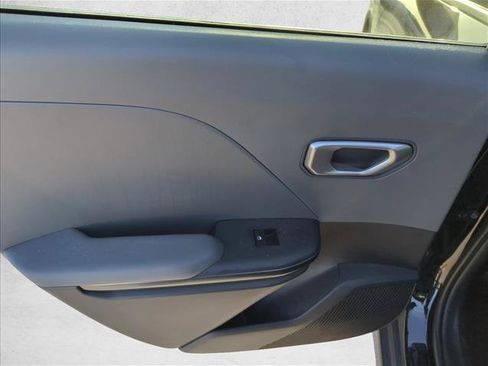 Used 2025 Kia K4 FWD image 9