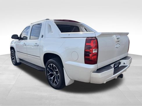 Used 2013 Chevrolet Avalanche LTZ AWD/4WD image 13
