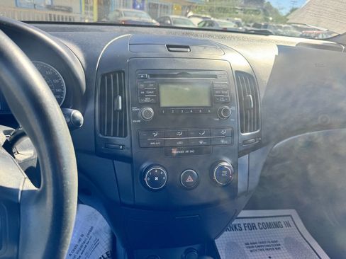 Used 2010 Hyundai Elantra GLS image 12