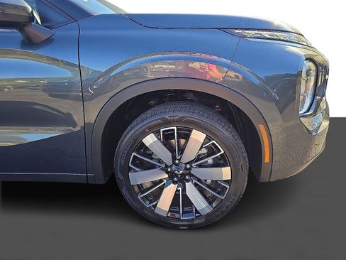 New 2025 Mitsubishi Outlander SE image 2