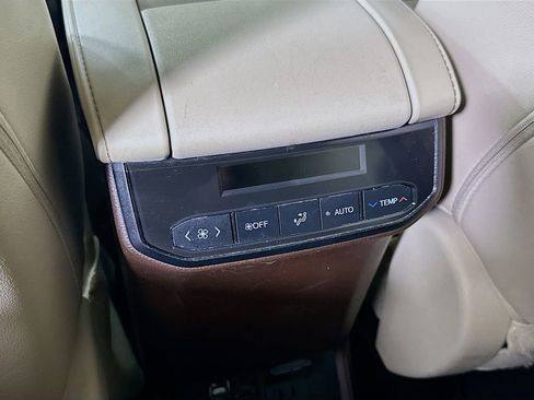 Used 2021 Toyota Highlander Limited FWD image 33
