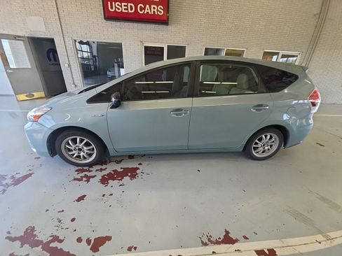 Used 2015 Toyota Prius V Four FWD image 4