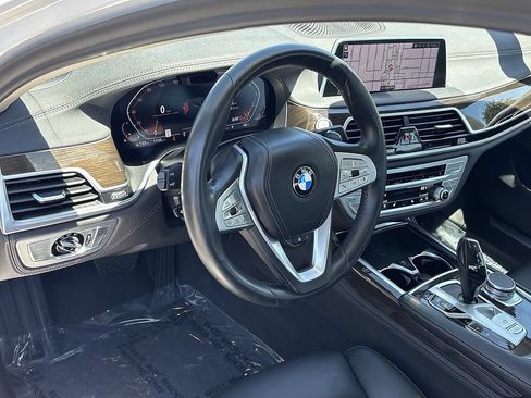 Used 2022 BMW 750i xDrive AWD/4WD image 11