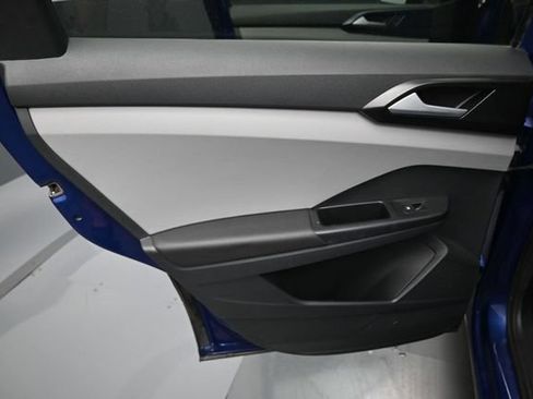 Used 2023 Volkswagen Taos SE w/ Panoramic Sunroof Package FWD image 30