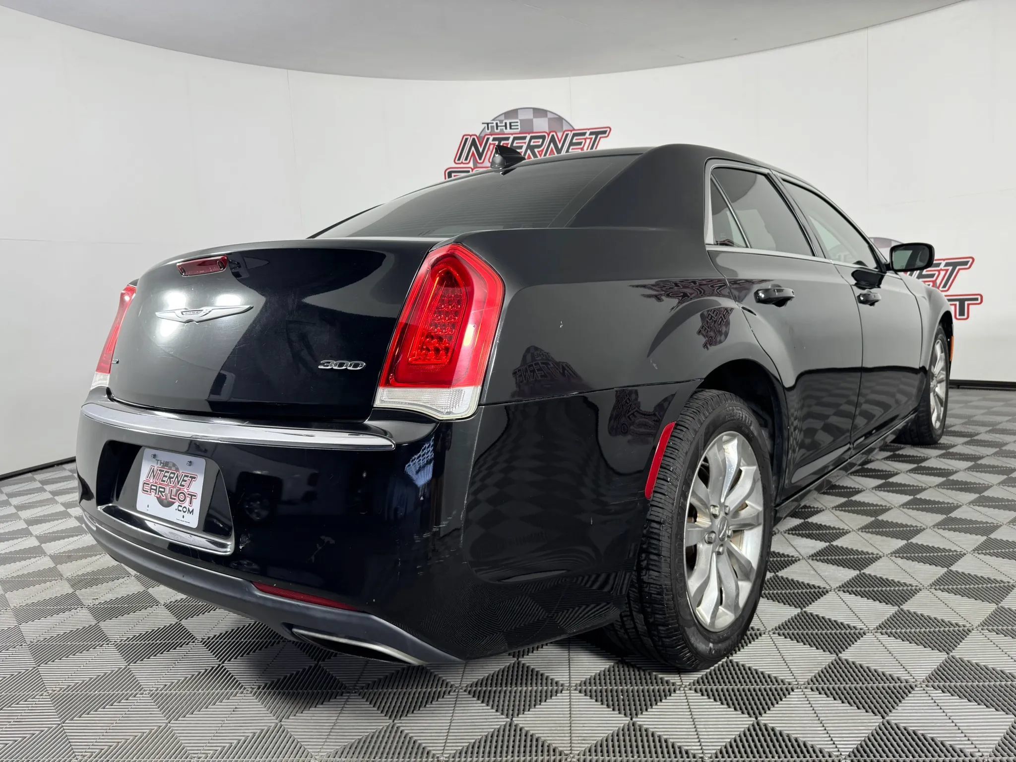 Used 2016 Chrysler 300 Limited AWD/4WD image 27