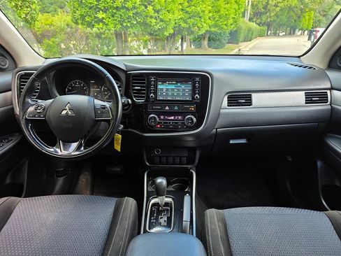 Used 2017 Mitsubishi Outlander ES AWD/4WD image 13