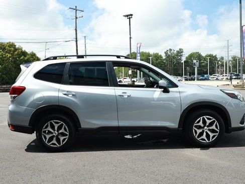 Used 2024 Subaru Forester Premium AWD/4WD image 4