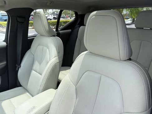 Used 2020 Volvo XC40 T5 Momentum w/ Protection Package Premier AWD/4WD image 19