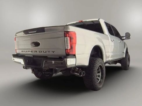 Used 2017 Ford F250 Lariat w/ Chrome Package image 4