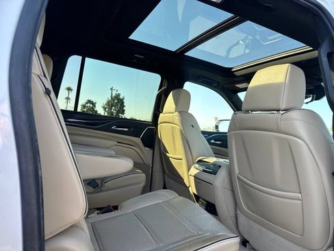 Used 2023 Cadillac Escalade ESV Premium Luxury w/ Performance Package AWD/4WD image 10