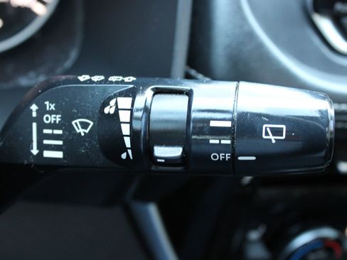 Used 2023 Nissan Rogue SL image 32