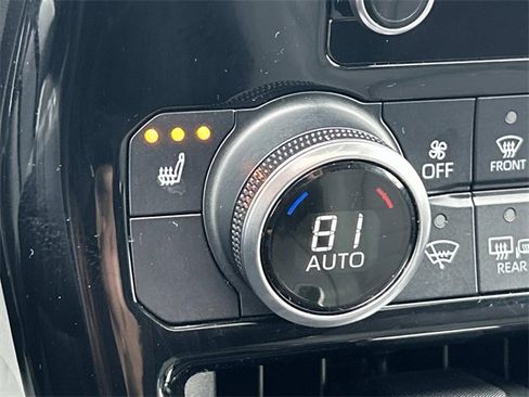 Used 2023 Toyota Highlander XLE image 27