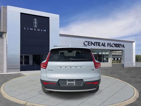 Used 2020 Volvo XC40 T5 Momentum image 4