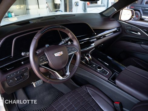 Used 2023 Cadillac Escalade V w/ LPO, ONYX Package image 18