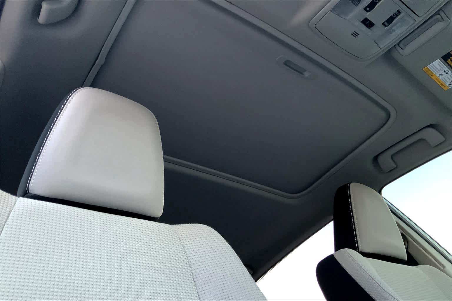 Used 2018 Toyota RAV4 XLE w/ Plus Extra Value Package FWD image 15