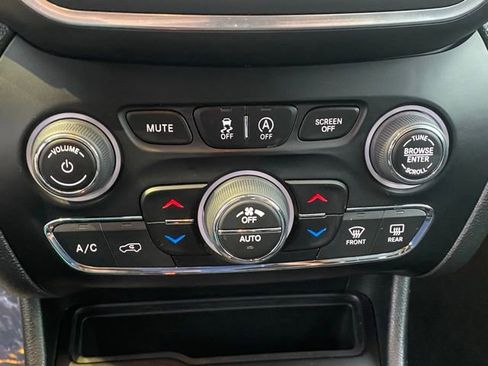 Used 2023 Jeep Cherokee Altitude Lux image 23