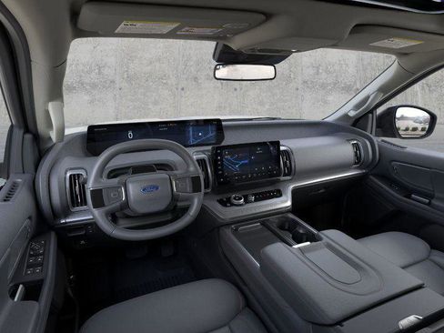 New 2025 Ford Expedition Active image 9