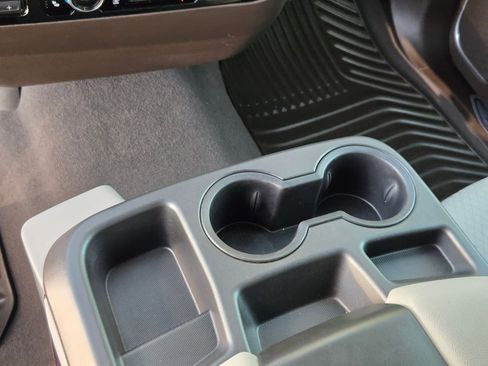 Used 2022 GMC Sierra 1500 SLE w/ Preferred Package image 19