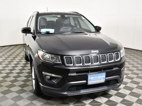 Used 2018 Jeep Compass Latitude w/ Cold Weather Group AWD/4WD image 3