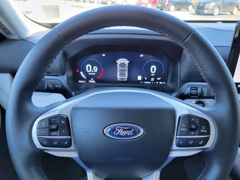 Certified 2025 Ford Explorer Active w/ Active Comfort Package image 32