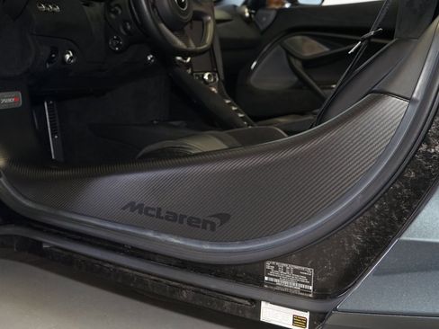 Used 2020 McLaren 720S Spider image 31