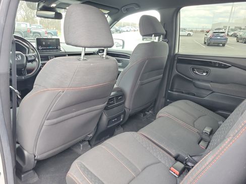 Used 2025 Honda Pilot Sport image 11