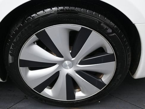 Used 2020 Tesla Model S Long Range Plus image 41