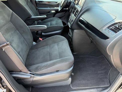 Used 2020 Dodge Grand Caravan SE FWD image 21