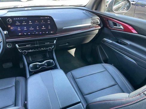 Used 2025 Chevrolet Traverse Z71 w/ Driver Confidence Package AWD/4WD image 11