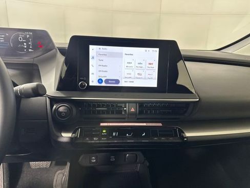 Used 2025 Toyota Prius LE image 21